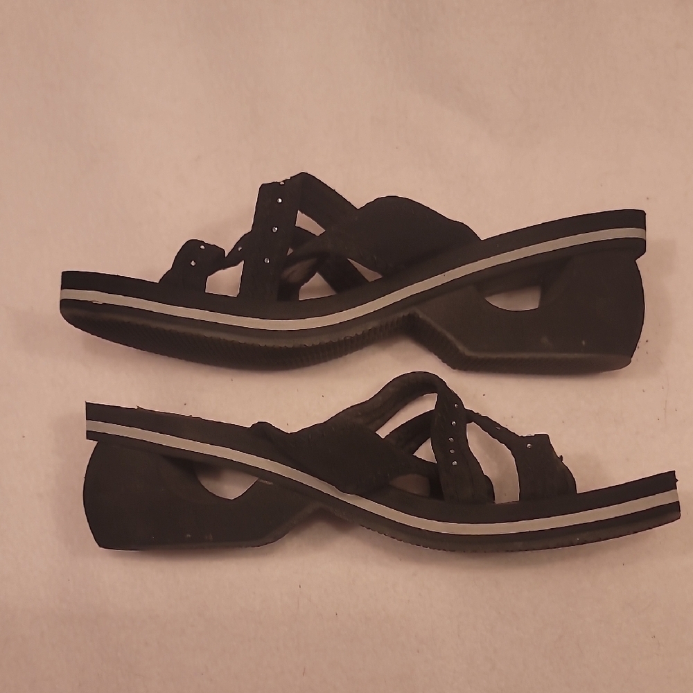 0654. NWOTs ~ Skechers Black Sandals with Thong Design and Studded Straps - Picture 7 of 10